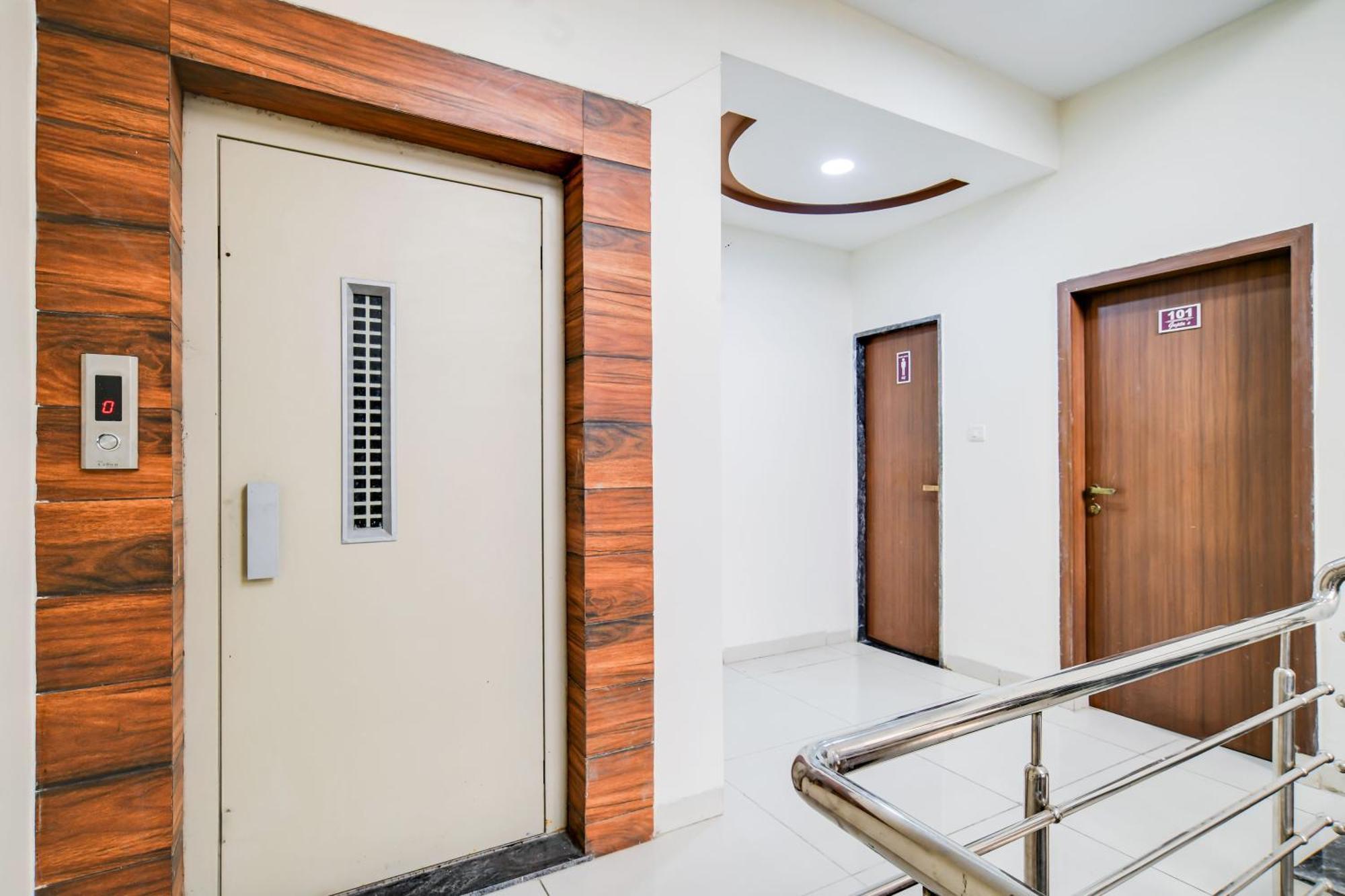 Super Collection O Indore Near Omax City 1 Kanadiya Экстерьер фото
