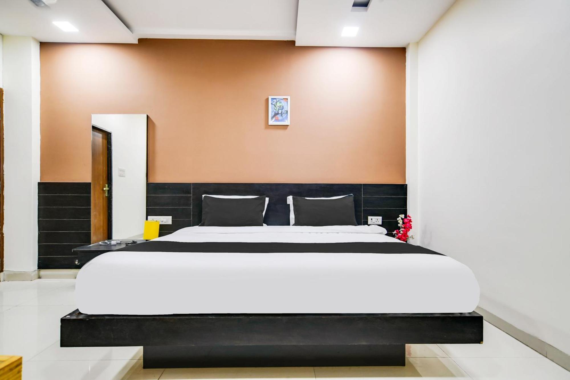 Super Collection O Indore Near Omax City 1 Kanadiya Экстерьер фото