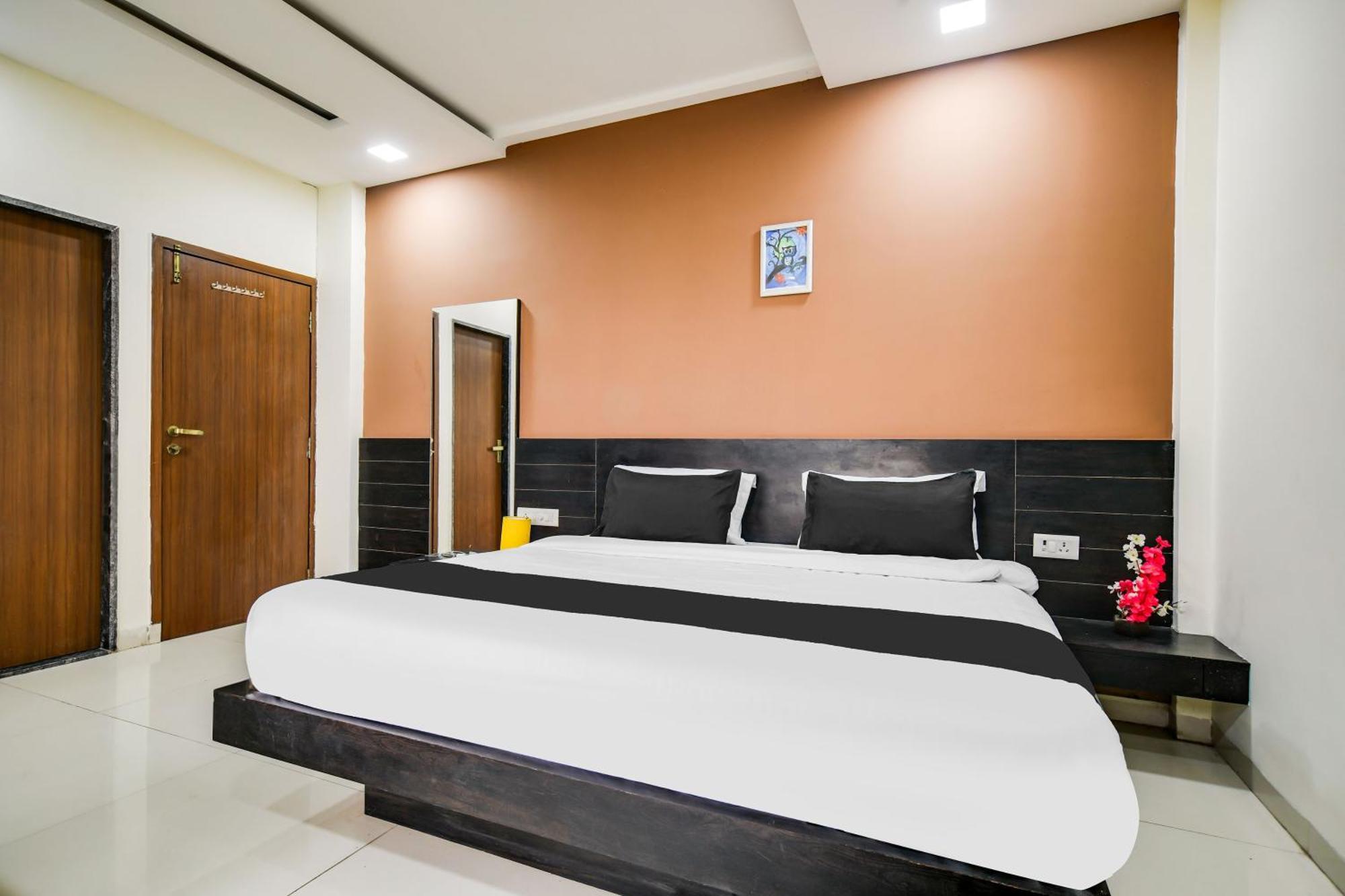 Super Collection O Indore Near Omax City 1 Kanadiya Экстерьер фото
